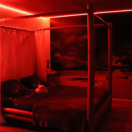 Et Jacuzzi Balneotherapie Mons Apartment