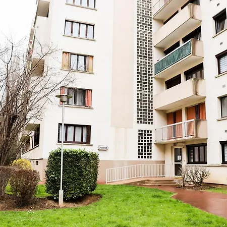 Et Jacuzzi Balneotherapie Mons Apartment *
